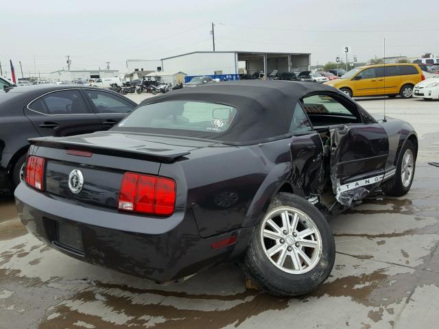 1ZVFT84N075297920 - 2007 FORD MUSTANG GRAY photo 4