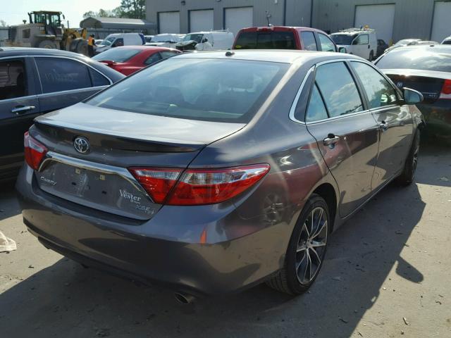 4T1BF1FK7HU295779 - 2017 TOYOTA CAMRY LE 灰色 照片 4