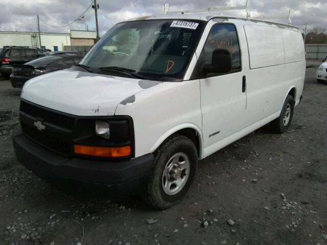 1GCFG25TX31175052 - 2003 CHEVROLET EXPRESS G2 WHITE photo 2