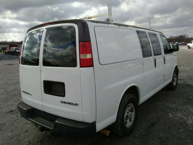 1GCFG25TX31175052 - 2003 CHEVROLET EXPRESS G2 WHITE photo 4