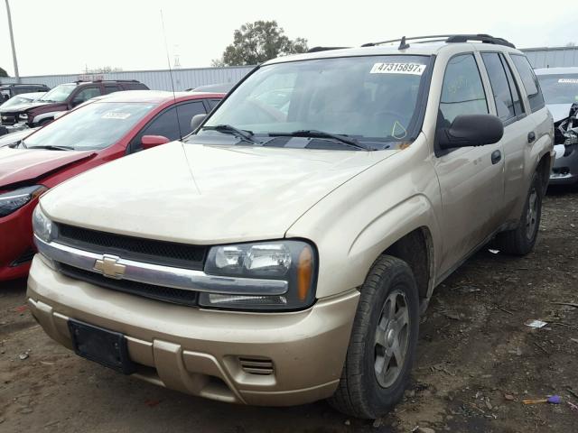 1GNDT13S662129781 - 2006 CHEVROLET TRAILBLAZE TAN photo 2