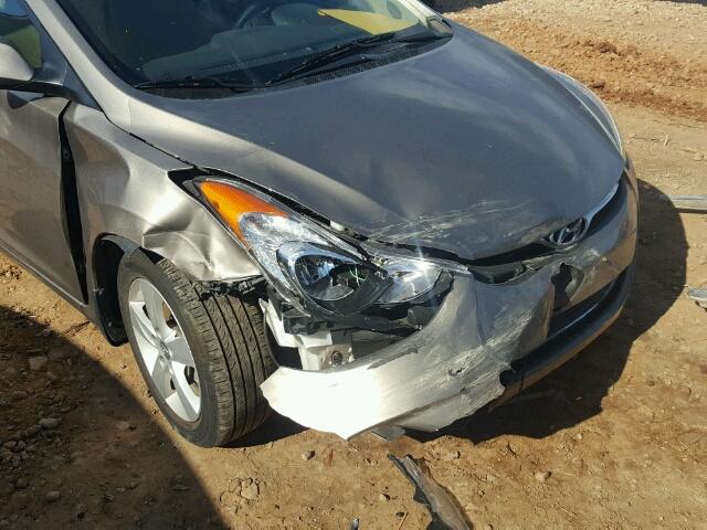 5NPDH4AEXDH425455 - 2013 HYUNDAI ELANTRA GL GRAY photo 9