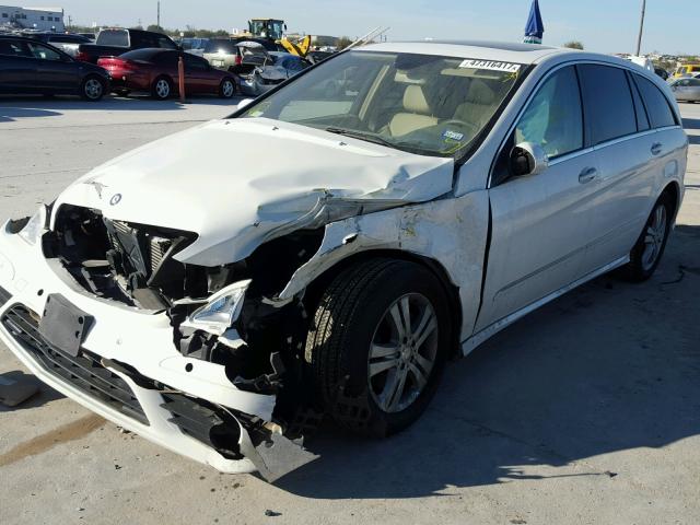 4JGCB22E88A076563 - 2008 MERCEDES-BENZ R 320 CDI WHITE photo 2