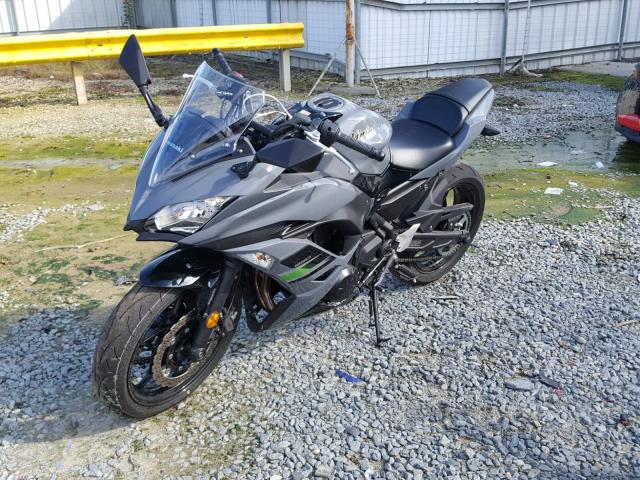 JKAEXEK16JDA11869 - 2018 KAWASAKI EX650 F GRAY photo 2