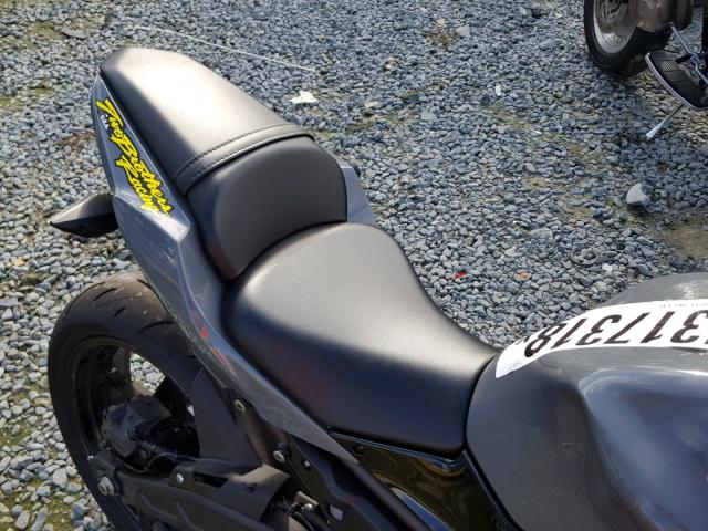 JKAEXEK16JDA11869 - 2018 KAWASAKI EX650 F GRAY photo 6