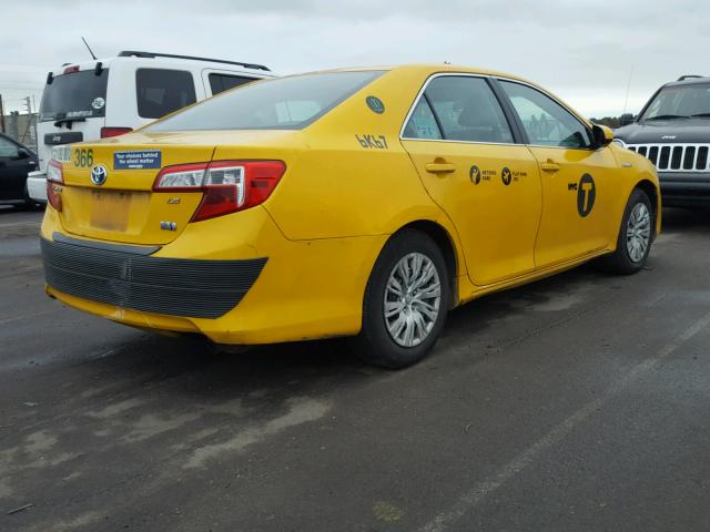 4T1BD1FK5EU097476 - 2014 TOYOTA CAMRY HYBR YELLOW photo 4