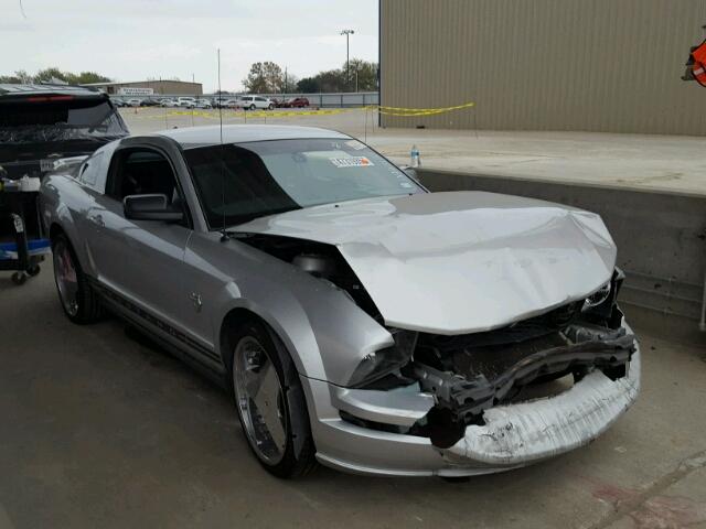 1ZVHT80N395114222 - 2009 FORD MUSTANG SILVER photo 1