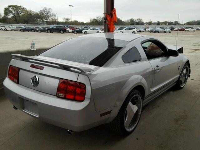 1ZVHT80N395114222 - 2009 FORD MUSTANG SILVER photo 4