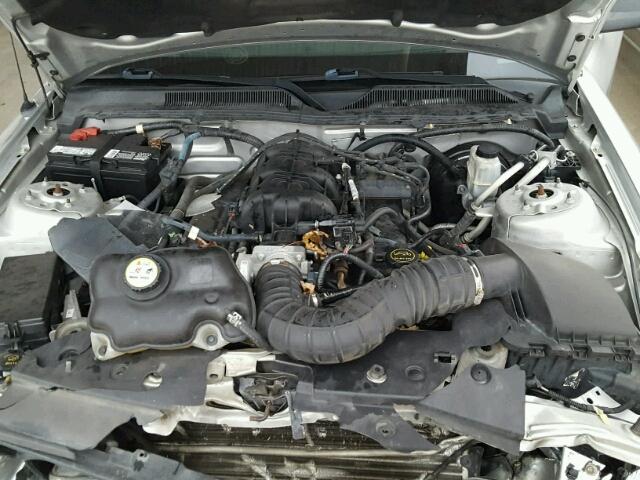 1ZVHT80N395114222 - 2009 FORD MUSTANG SILVER photo 7