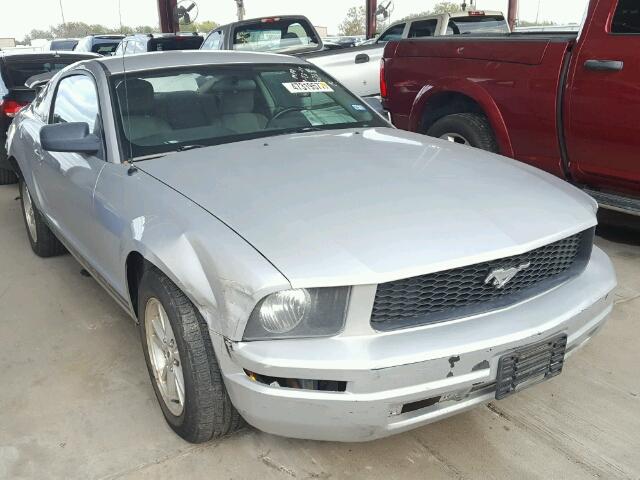 1ZVFT80NX75225225 - 2007 FORD MUSTANG SILVER photo 1