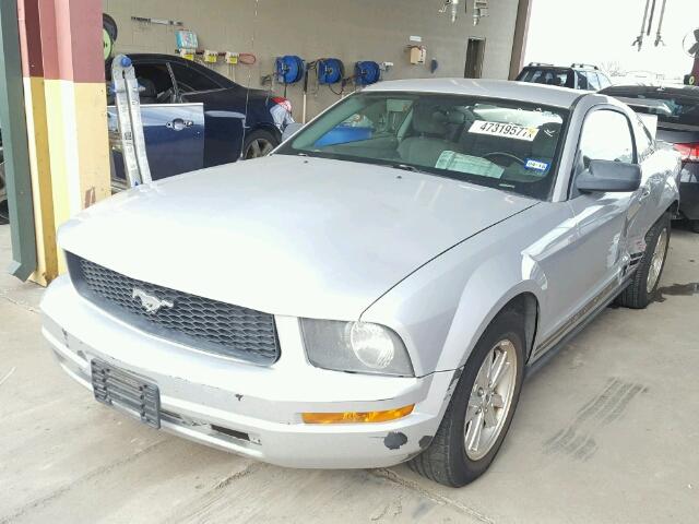 1ZVFT80NX75225225 - 2007 FORD MUSTANG SILVER photo 2