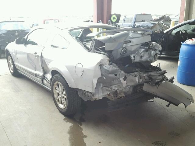 1ZVFT80NX75225225 - 2007 FORD MUSTANG SILVER photo 3