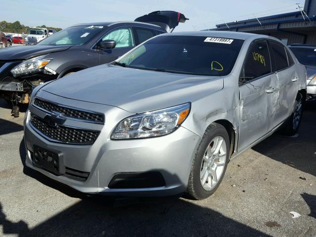 1G11D5SR4DF159441 - 2013 CHEVROLET MALIBU 1LT 银色 照片 2