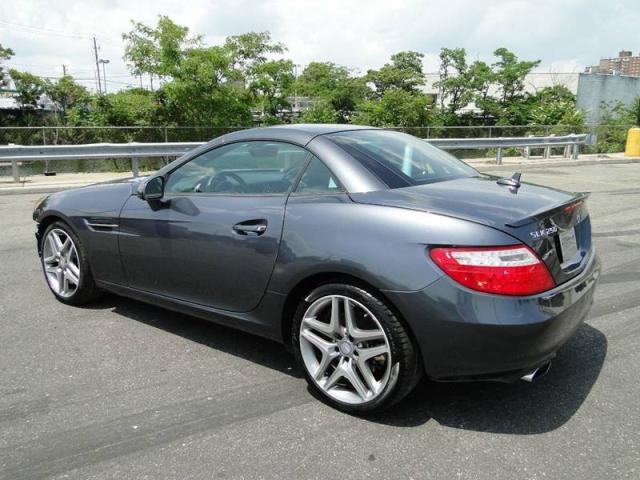 WDDPK4HA9FF098471 - 2015 MERCEDES-BENZ SLK 250 GRAY photo 4