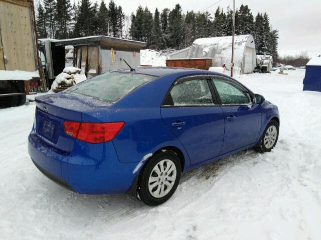 KNAFT4A21C5577696 - 2012 KIA FORTE LX BLUE photo 4