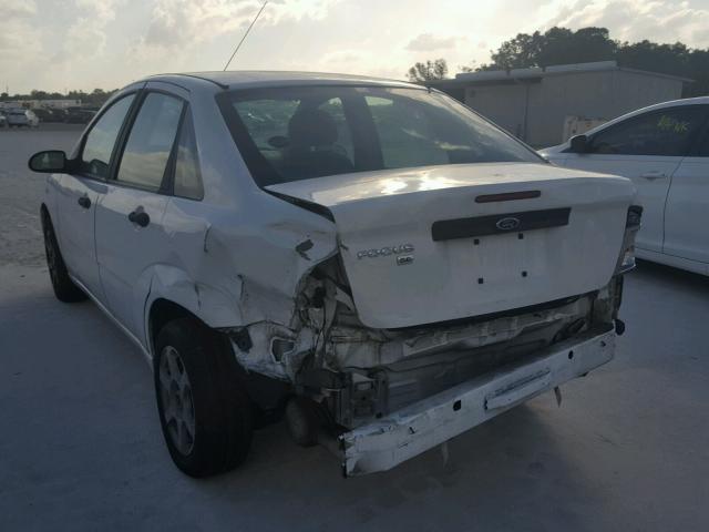 1FAHP34N47W213312 - 2007 FORD FOCUS ZX4 WHITE photo 3