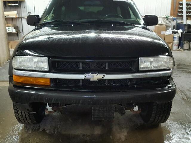 1GNCT18X03K155577 - 2003 CHEVROLET BLAZER BLACK photo 9