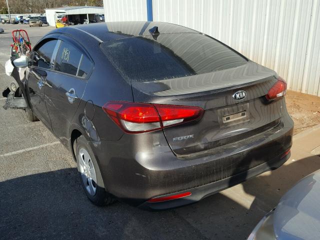 3KPFL4A73HE077579 - 2017 KIA FORTE LX TAN photo 3