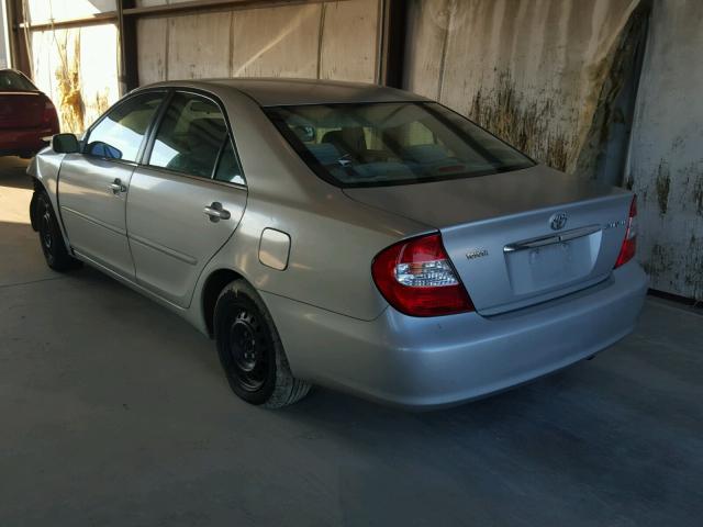 4T1BE32K43U207686 - 2003 TOYOTA CAMRY LE ვერცხლისფერი ფოტო 3