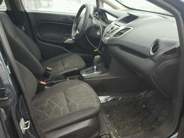 3FADP4BJ2BM164687 - 2011 FORD FIESTA SE GRAY photo 5