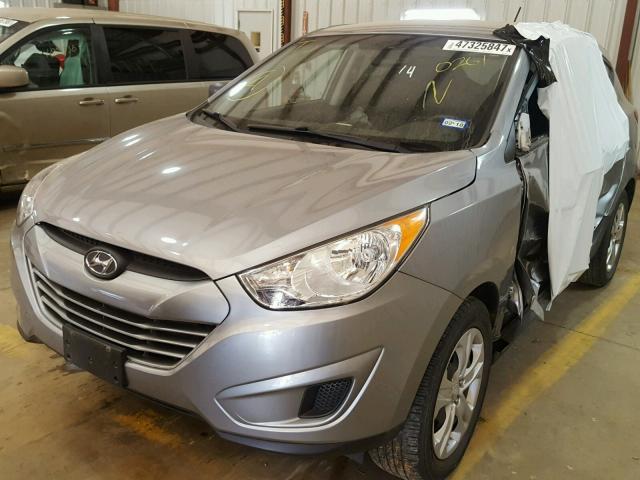 KM8JT3AB1DU670261 - 2013 HYUNDAI TUCSON GL SILVER photo 2