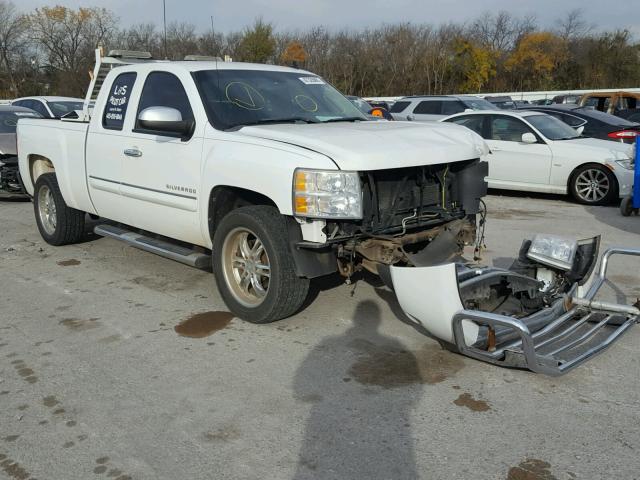 1GCRCSE01BZ244693 - 2011 CHEVROLET SILVERADO WHITE photo 1