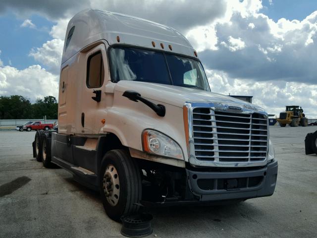 1FUJGLD54GLGW1431 - 2016 FREIGHTLINER CASCADIA 1 WHITE photo 1