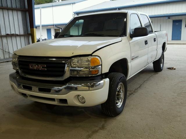 1GTHC23234F183352 - 2004 GMC SIERRA C25 WHITE photo 2