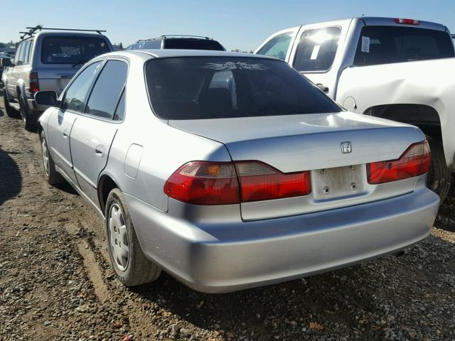 3HGCG6656YG700337 - 2000 HONDA ACCORD LX SILVER photo 3