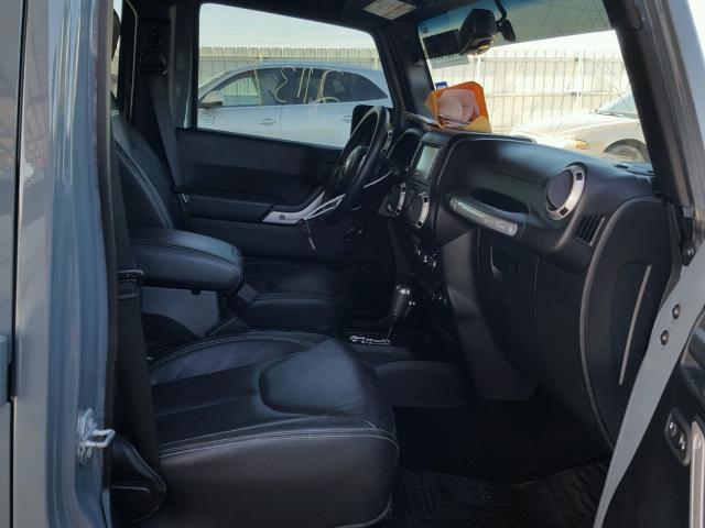 1C4HJWFG3FL697176 - 2015 JEEP WRANGLER U GRAY photo 5