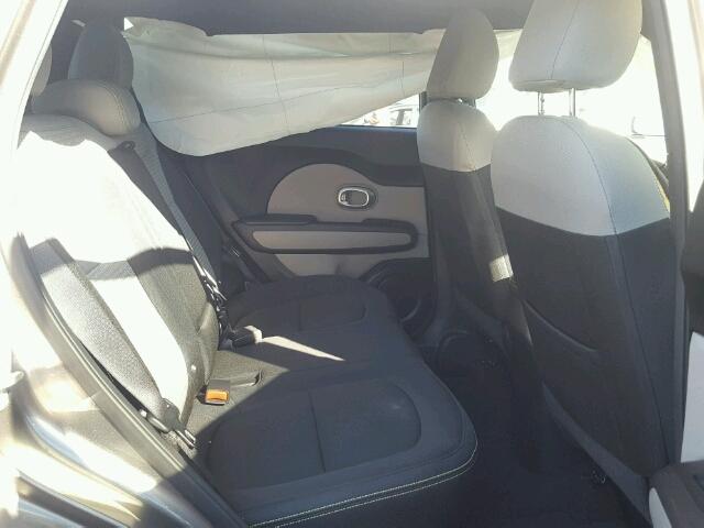 KNDJP3A51G7354493 - 2016 KIA SOUL + GRAY photo 6