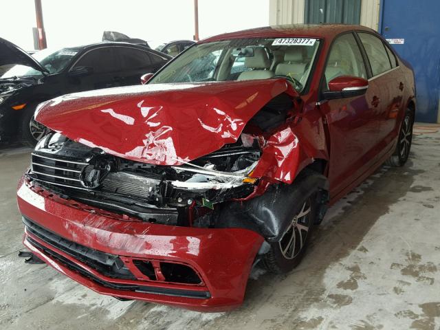 3VWDB7AJ8HM275567 - 2017 VOLKSWAGEN JETTA SE RED photo 2