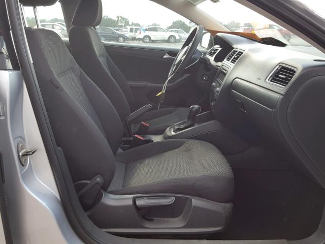 3VW2K7AJ6DM280865 - 2013 VOLKSWAGEN JETTA BASE SILVER photo 5