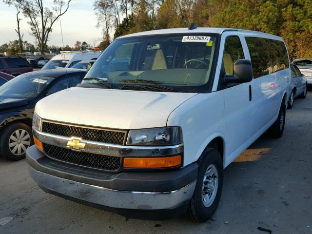 1GAZGPFG1H1114930 - 2017 CHEVROLET EXPRESS G3 WHITE photo 2