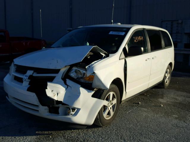 2D4RN4DE6AR208691 - 2010 DODGE GRAND CARA WHITE photo 2