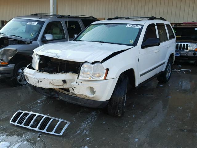 1J8HR58285C574291 - 2005 JEEP GRAND CHER WHITE photo 2