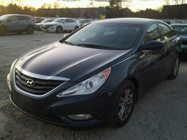 5NPEB4AC8DH700390 - 2013 HYUNDAI SONATA GLS BLUE photo 2