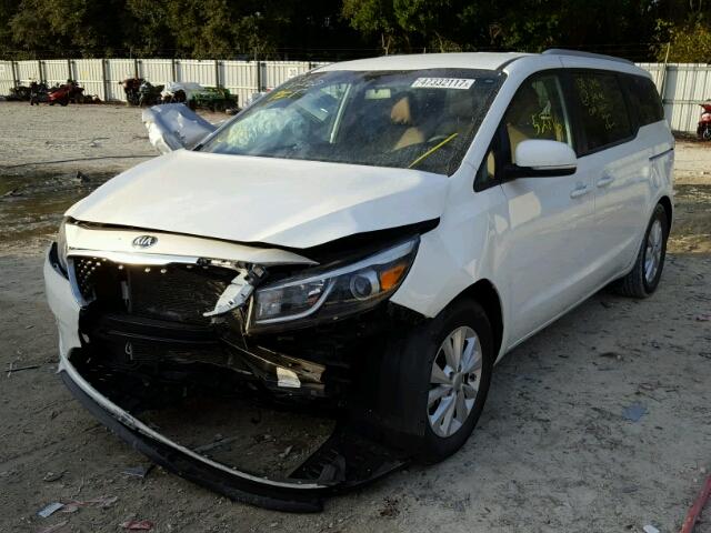 KNDMB5C18F6021648 - 2015 KIA SEDONA LX WHITE photo 2