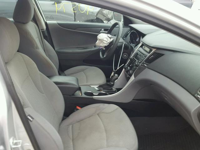 5NPEB4AC7EH890054 - 2014 HYUNDAI SONATA GLS SILVER photo 5