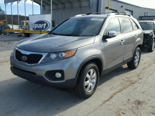 5XYKT4A62DG350823 - 2013 KIA SORENTO LX GRAY photo 2