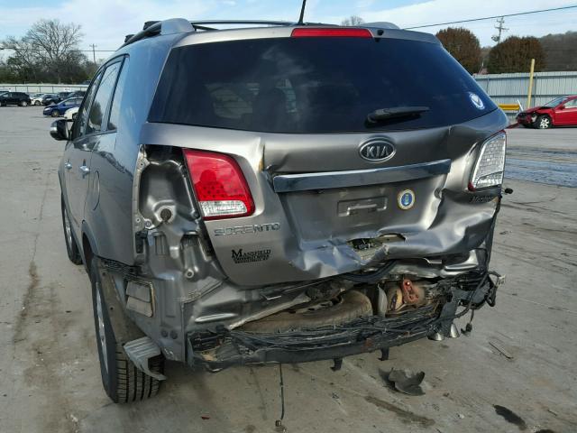 5XYKT4A62DG350823 - 2013 KIA SORENTO LX GRAY photo 9