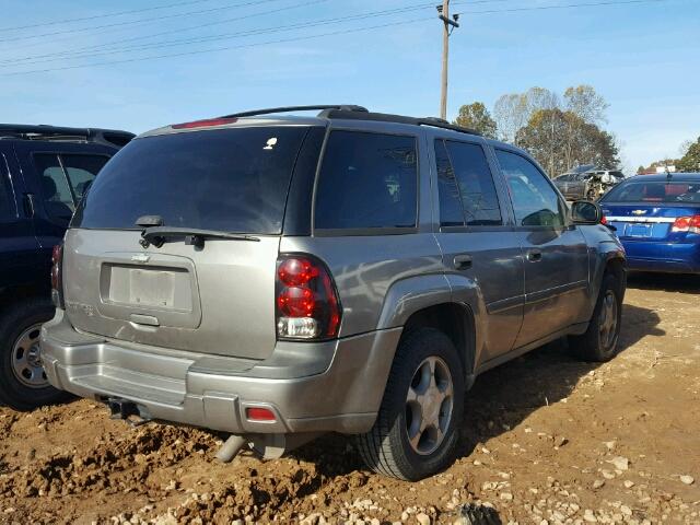 1GNDT13S482209387 - 2008 CHEVROLET TRAILBLAZE GRAY photo 4