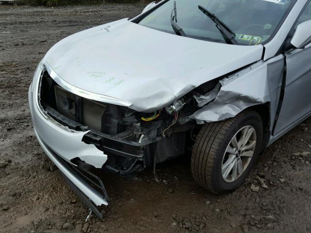 5NPEB4AC0DH793888 - 2013 HYUNDAI SONATA GLS SILVER photo 9