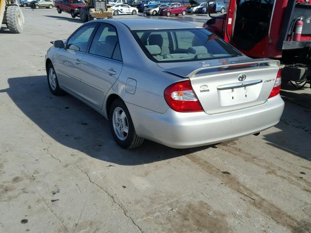 4T1BE32K23U169262 - 2003 TOYOTA CAMRY LE ვერცხლისფერი ფოტო 3