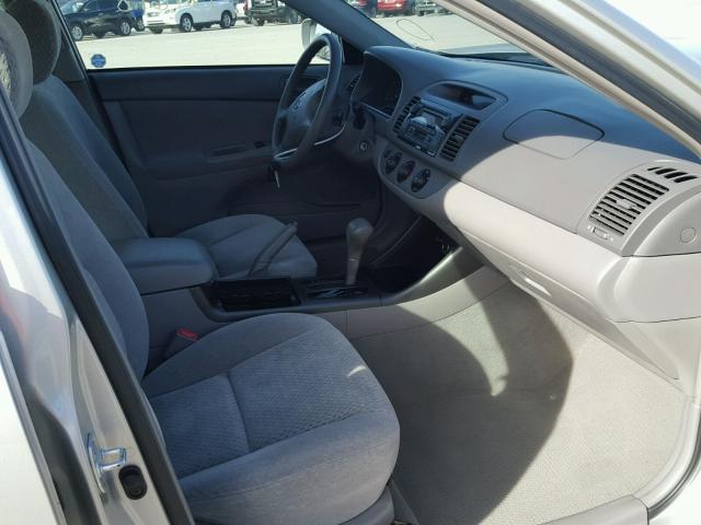 4T1BE32K23U169262 - 2003 TOYOTA CAMRY LE ვერცხლისფერი ფოტო 5