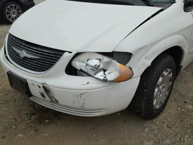 2C4GP24373R243258 - 2003 CHRYSLER TOWN & COU WHITE photo 9