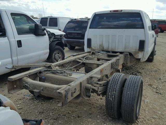 1GBJC39U61F112632 - 2001 CHEVROLET SILVERADO WHITE photo 4