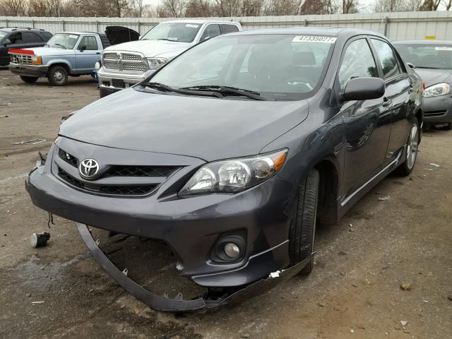 2T1BU4EE8DC947937 - 2013 TOYOTA COROLLA BA GRAY photo 2