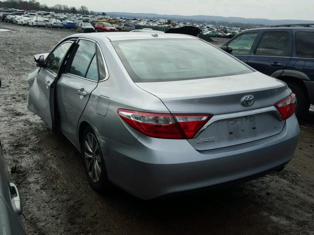 4T4BF1FK1GR528947 - 2016 TOYOTA CAMRY LE ვერცხლისფერი ფოტო 3