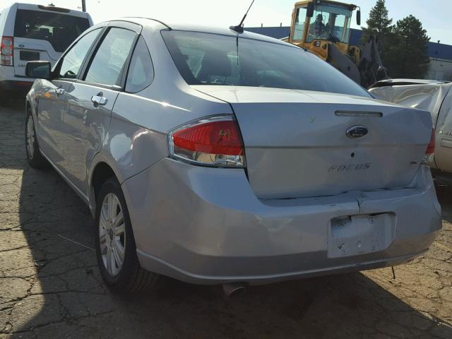 1FAHP35N28W240993 - 2008 FORD FOCUS SE SILVER photo 3